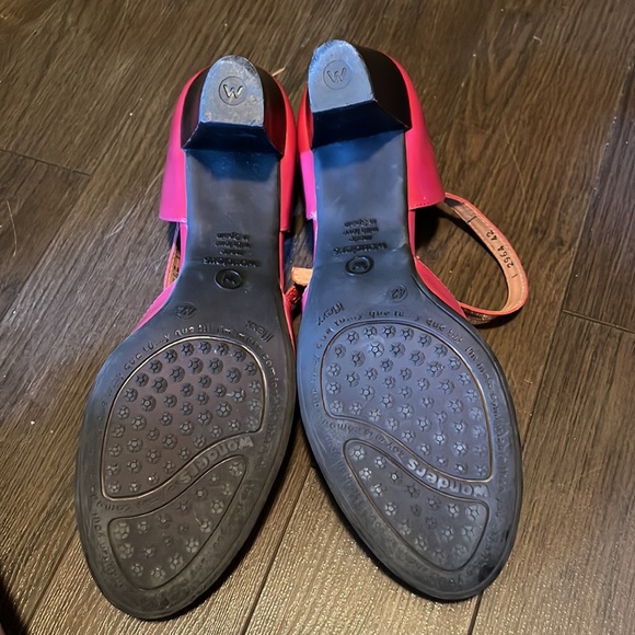 Pink Patent Wonders Pinup Heels - Picture 2 of 3